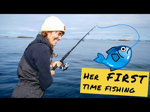 girl-gone-fishing-how-to-catch-%f0%9f%90%9f%f0%9f%90%9f-while-sailing-so-easy