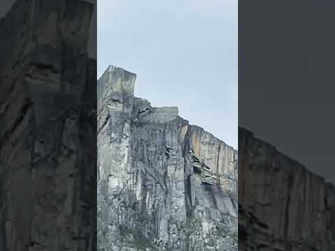 passing-pulpit-rock-lysefjorden