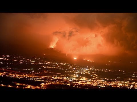 %f0%9f%8c%8b-whats-it-like-living-next-to-an-erupting-volcano-ep