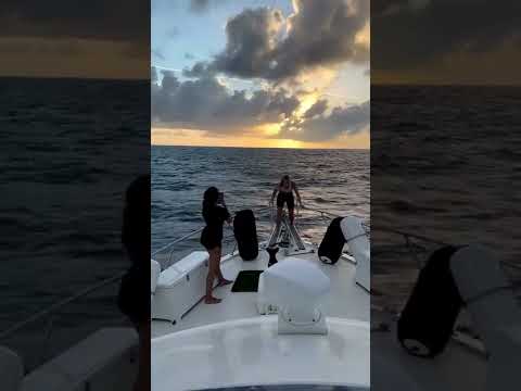 overnight-sail-on-a-motoryacht-motoryacht-shorts