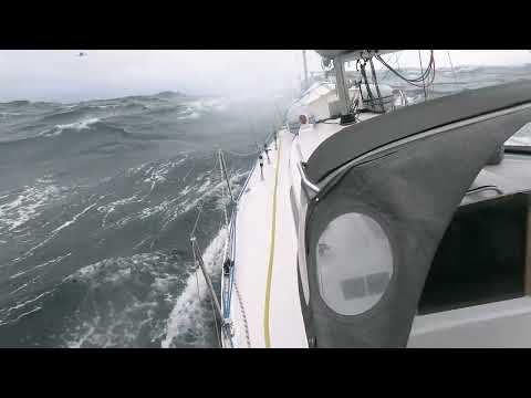 30-minutes-of-raw-sailing-in-iceland-slow-tv