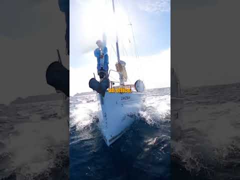 Rough seas, sailing in Mexico