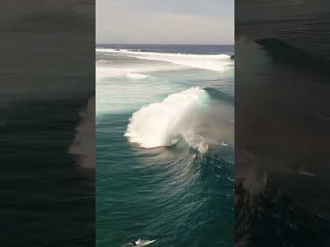 Surfing Cloud Break - Swell of the Century