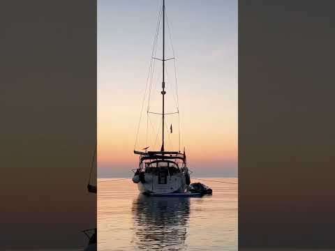 DOES IT GET ANY BETTER…?! 🤫🫶🏼🦋❤️#sailing #boatlife #sunrise #shorts #greece