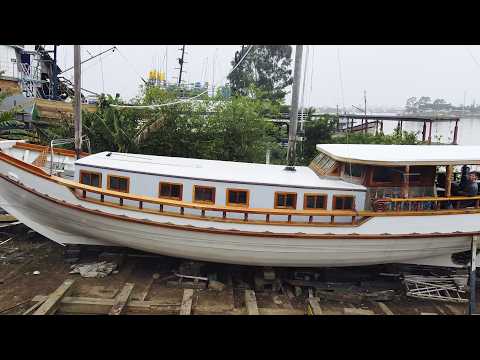 Wooden Boat Revival: Varnishing, Engine Rebuild and Exterior Work — Sailing Yabá 157