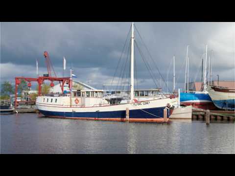 Navigating NARROW Inland Waterways with an OFFSHORE TRAWLER!