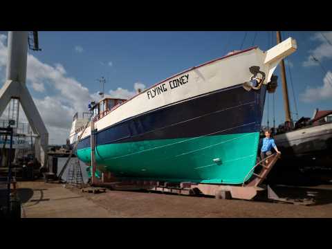 Sailing Ship Refit - Painting The Big Hull