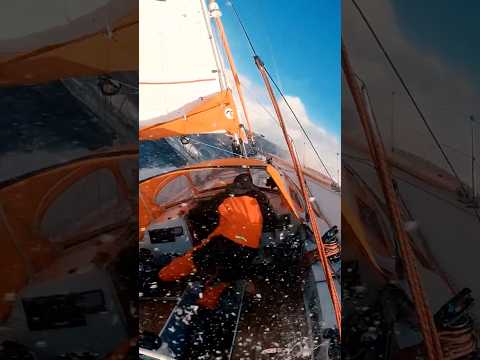 Mast is FAILING offshore #sailing #offshore
